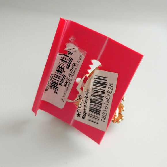 Betsey Johnson Heart Shape Ring - Picture 5 of 8